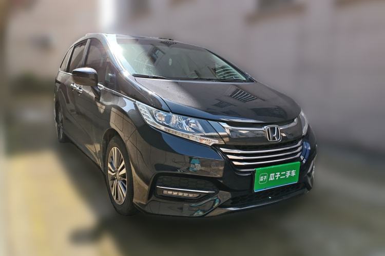Used Honda Odyssey 2018 2.4L Luxury Edition Front Right 45 Deg