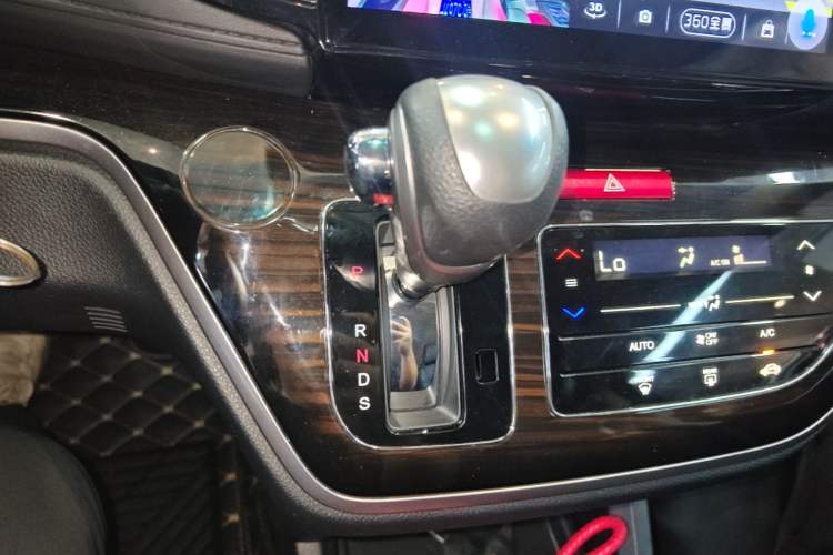 Used Honda Odyssey 2018 2.4L Comfort Version Gear Lever