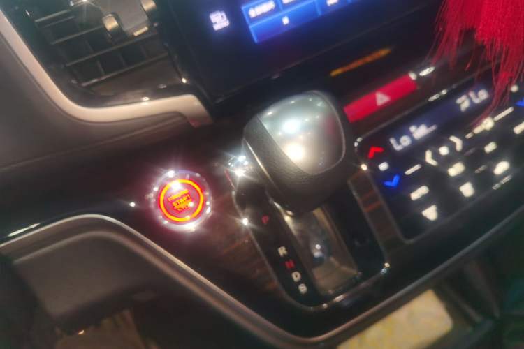 Used Honda Odyssey 2018 2.4L Luxury Edition Gear Lever