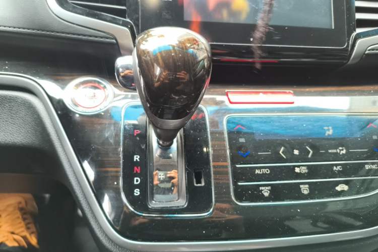 Used Honda Odyssey 2018 2.4L Smart Edition Gear Lever