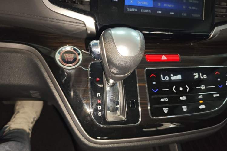 Used Honda Odyssey 2018 2.4L Smart Edition Gear Lever