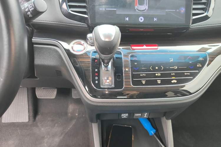 Used Honda Odyssey 2018 2.4L Smart Edition Gear Lever