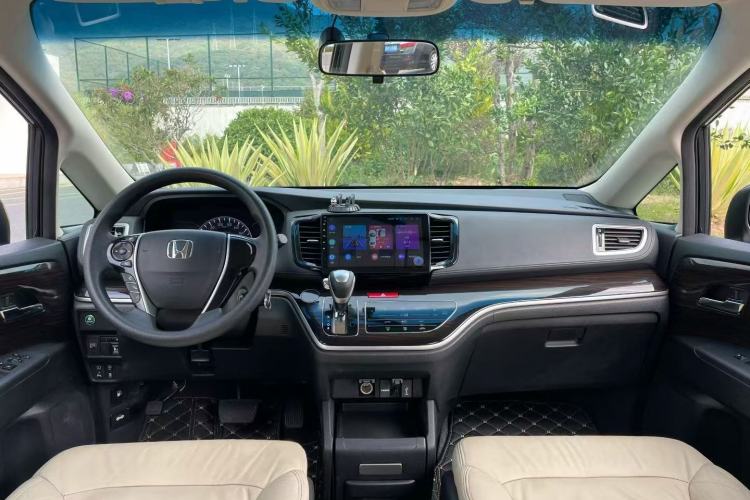 Used Honda Odyssey 2018 2.4L Comfort Version Interior 4