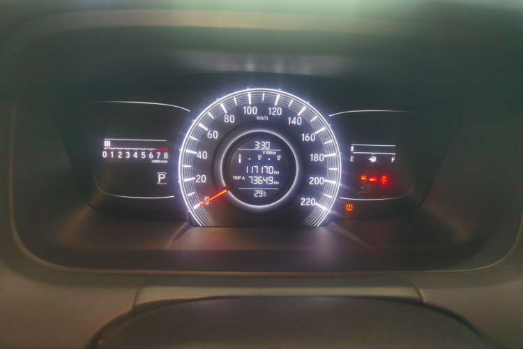 Used Honda Odyssey 2018 2.4L Luxury Edition Odometer Close Up