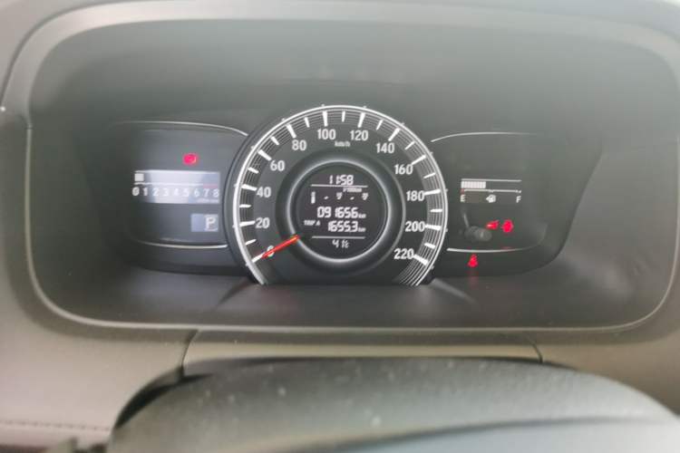 Used Honda Odyssey 2018 2.4L Smart Edition Odometer Close Up