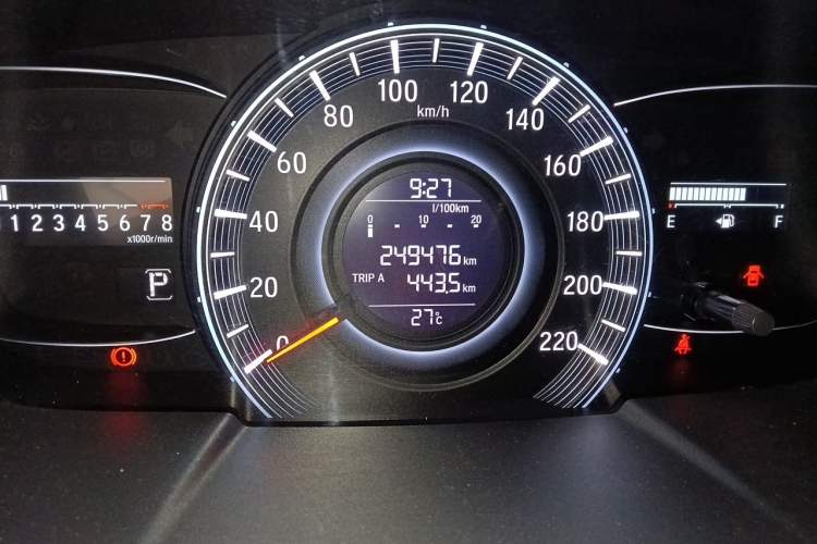Used Honda Odyssey 2018 2.4L Luxury Edition Odometer Close Up
