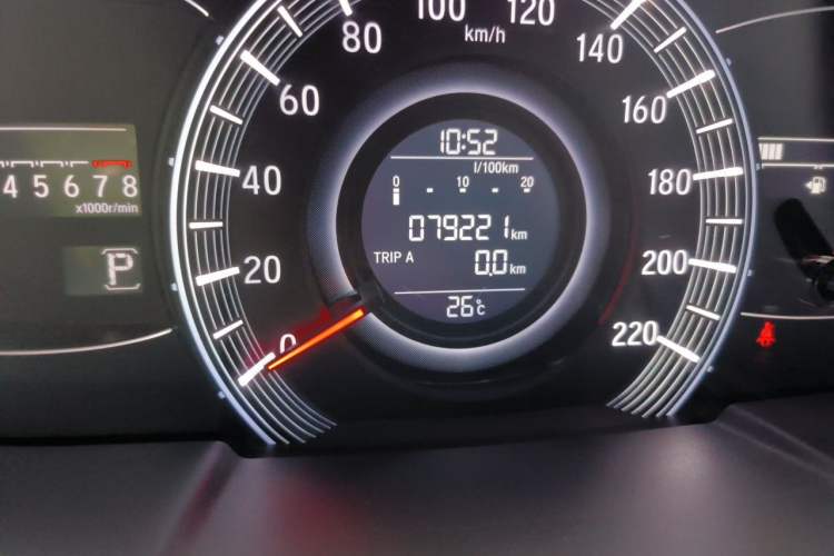 Used Honda Odyssey 2018 2.4L Luxury Edition Odometer Close Up