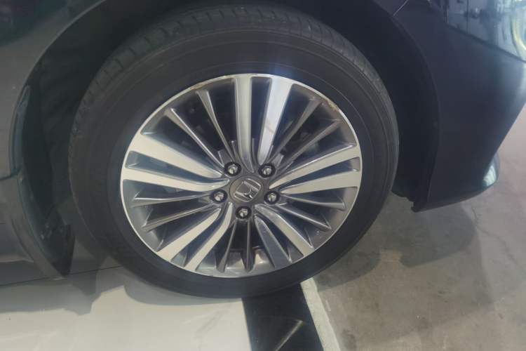 Used Honda Odyssey 2018 2.4L Luxury Edition Right Front Wheel Hub