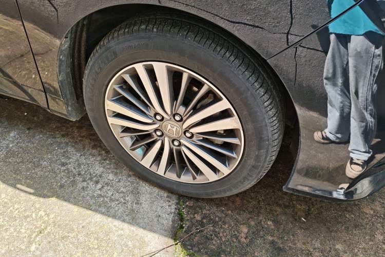 Used Honda Odyssey 2018 2.4L Luxury Edition Right Front Wheel Hub