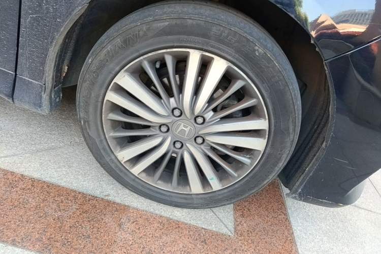 Used Honda Odyssey 2018 2.4L Luxury Edition Right Front Wheel Hub