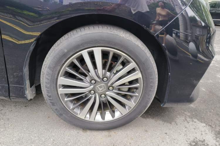 Used Honda Odyssey 2018 2.4L Luxury Edition Right Front Wheel Hub