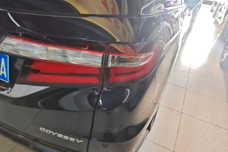 Used Honda Odyssey 2018 2.4L Comfort Version Right Rear Taillight