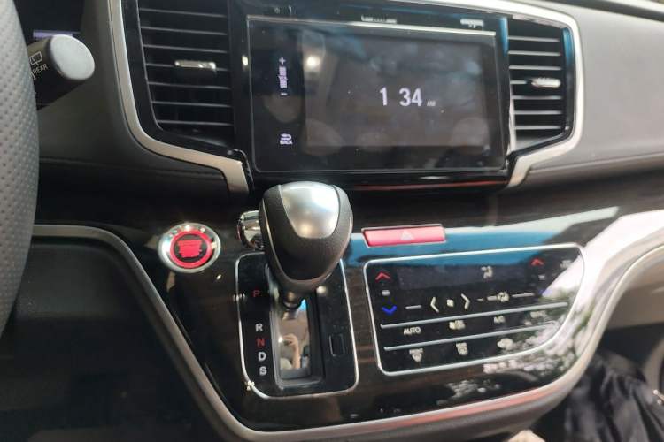 Used Honda Odyssey 2018 2.4L Smart Edition Audio And AC Panel