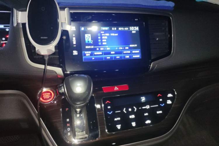 Used Honda Odyssey 2018 2.4L Luxury Edition Audio And AC Panel