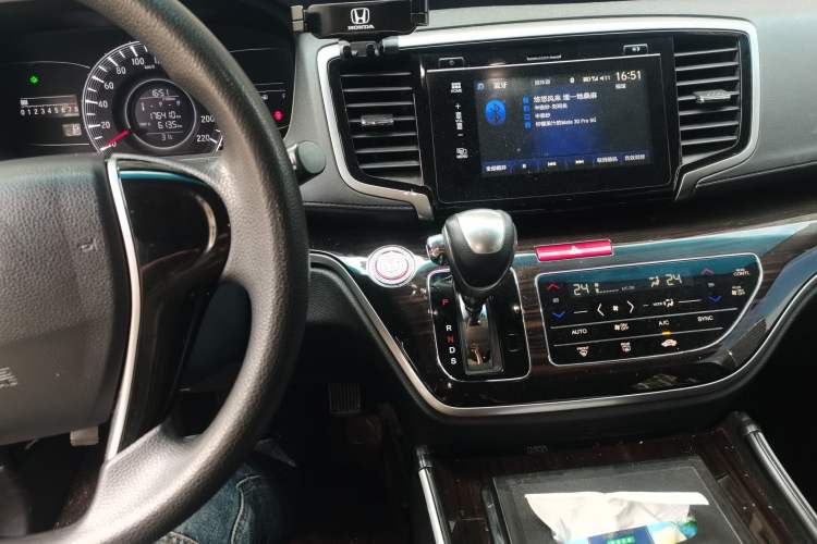 Used Honda Odyssey 2018 2.4L Luxury Edition Audio And AC Panel