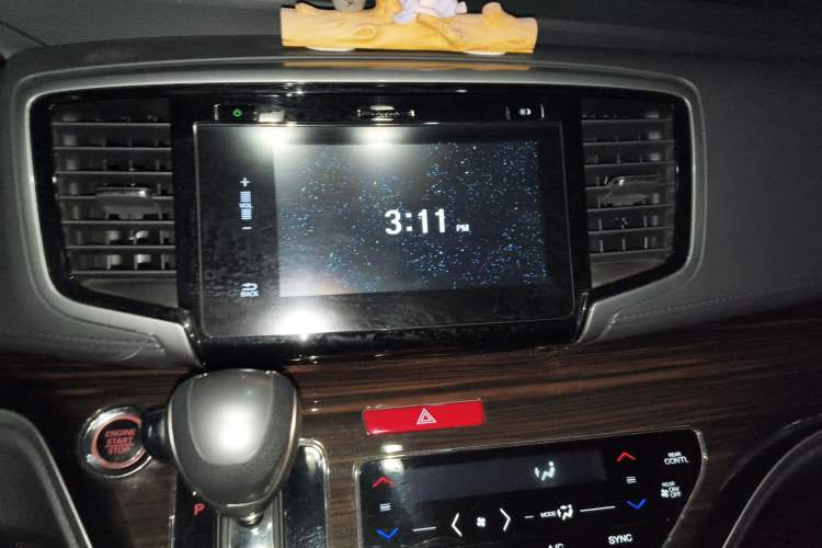 Used Honda Odyssey 2018 2.4L Luxury Edition Audio And AC Panel