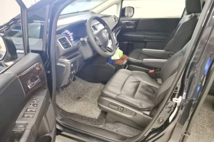 Used Honda Odyssey 2018 2.4L Luxury Edition Driver Seat