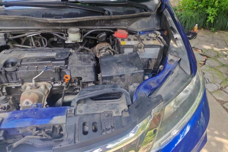 Used Honda Odyssey 2018 2.4L Comfort Version Engine Bay Left