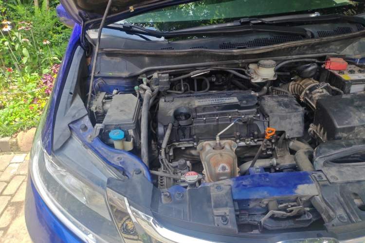 Used Honda Odyssey 2018 2.4L Comfort Version Engine Bay Right