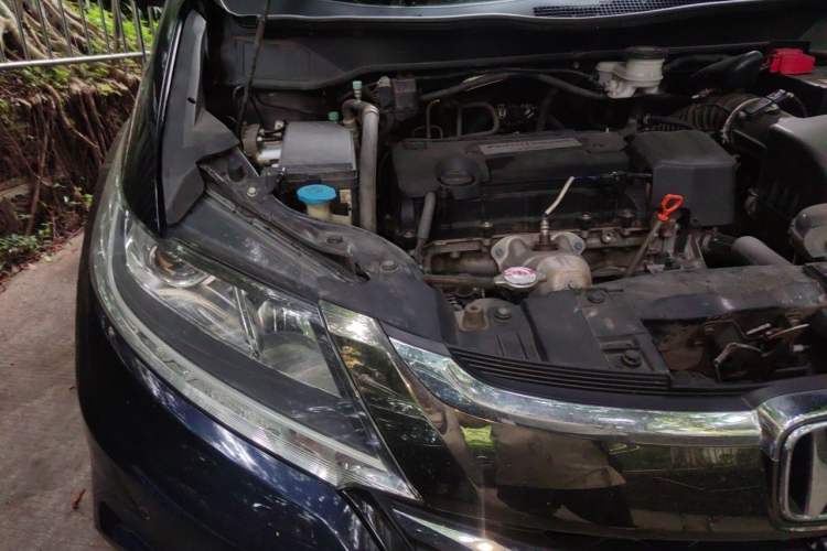 Used Honda Odyssey 2018 2.4L Luxury Edition Engine Bay Right