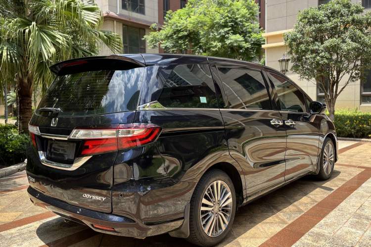 Used Honda Odyssey 2018 2.4L Luxury Edition Exterior 6