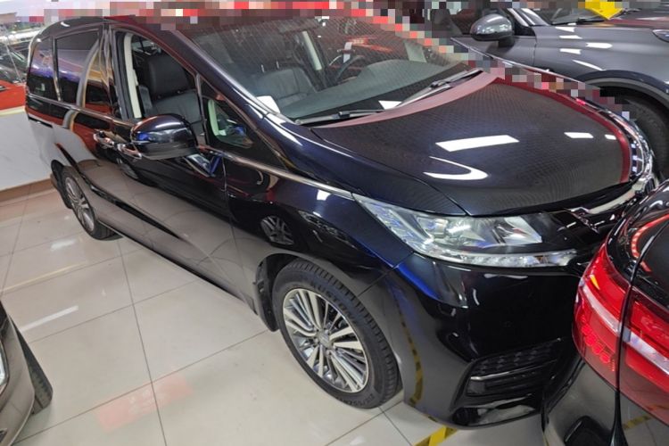 Used Honda Odyssey 2018 2.4L Luxury Edition Front Right 45 Deg