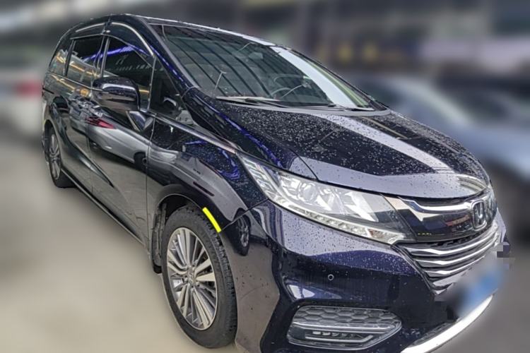 Used Honda Odyssey 2018 2.4L Luxury Edition Front Right 45 Deg