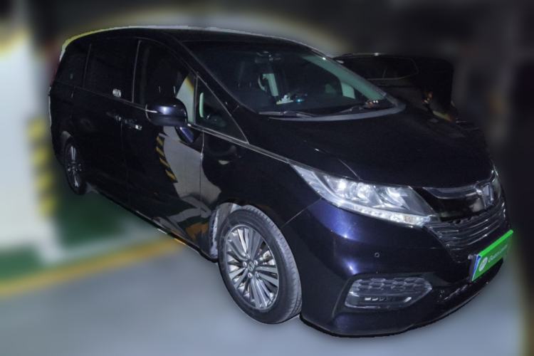 Used Honda Odyssey 2018 2.4L Luxury Edition Front Right 45 Deg