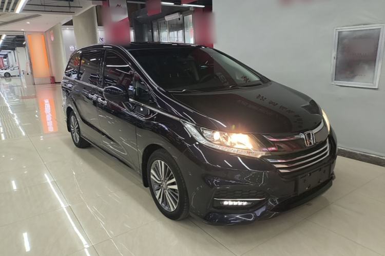Used Honda Odyssey 2018 2.4L Luxury Edition Front Right 45 Deg