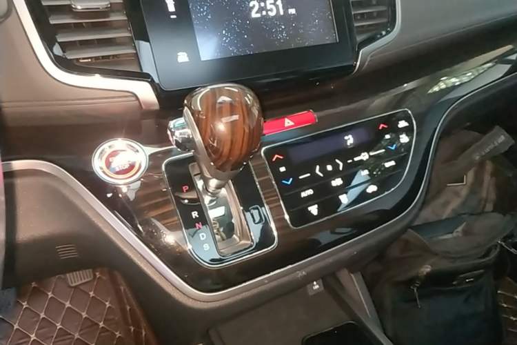 Used Honda Odyssey 2018 2.4L Smart Edition Gear Lever