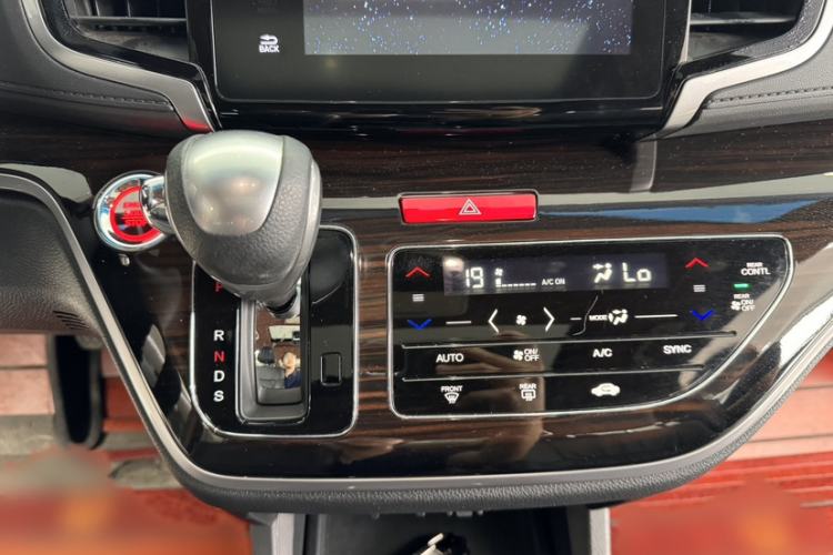 Used Honda Odyssey 2018 2.4L Smart Edition Gear Lever