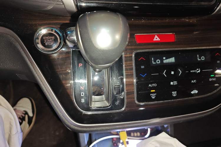 Used Honda Odyssey 2018 2.4L Smart Edition Gear Lever