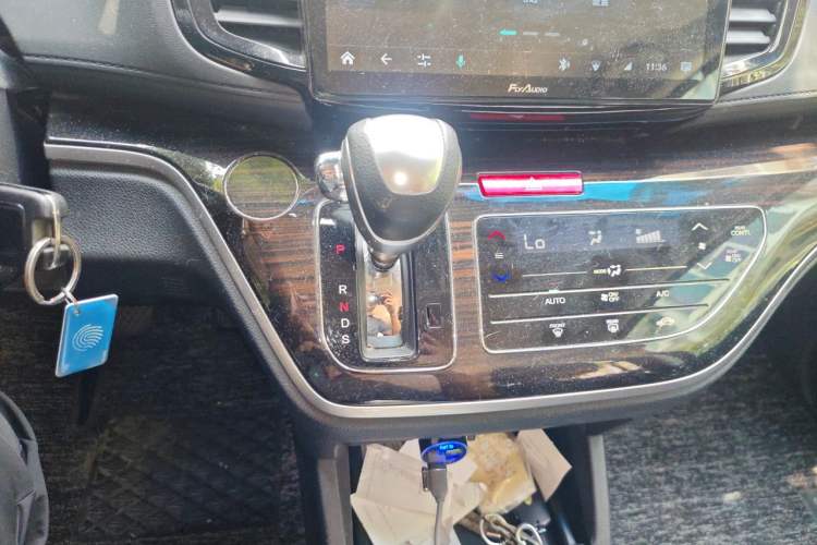 Used Honda Odyssey 2018 2.4L Comfort Version Gear Lever