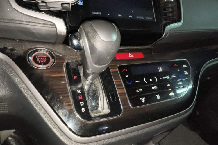 Used Honda Odyssey 2018 2.4L Smart Edition Gear Lever