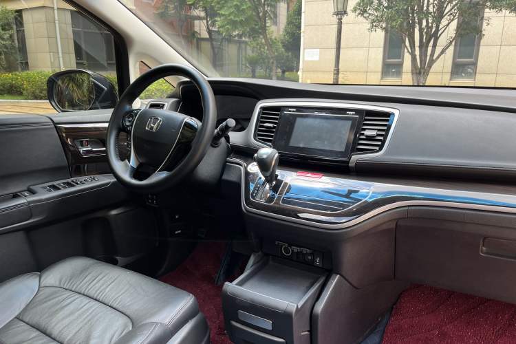 Used Honda Odyssey 2018 2.4L Luxury Edition Interior 10