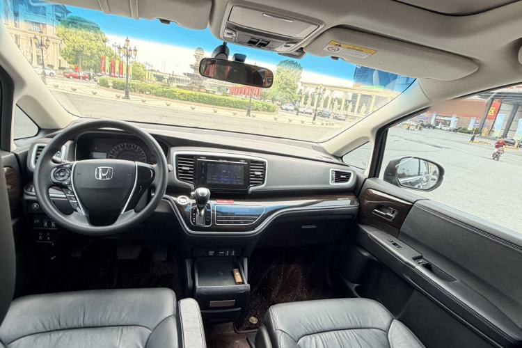 Used Honda Odyssey 2018 2.4L Luxury Edition Interior 2
