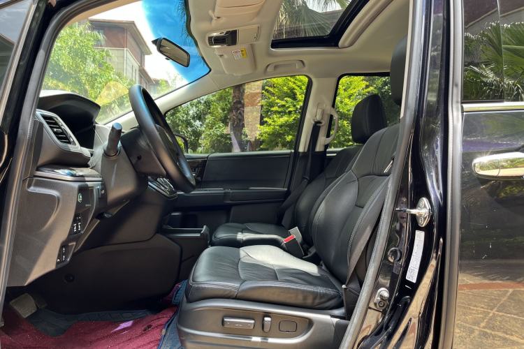 Used Honda Odyssey 2018 2.4L Luxury Edition Interior 2