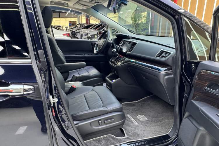 Used Honda Odyssey 2018 2.4L Smart Edition Interior 8