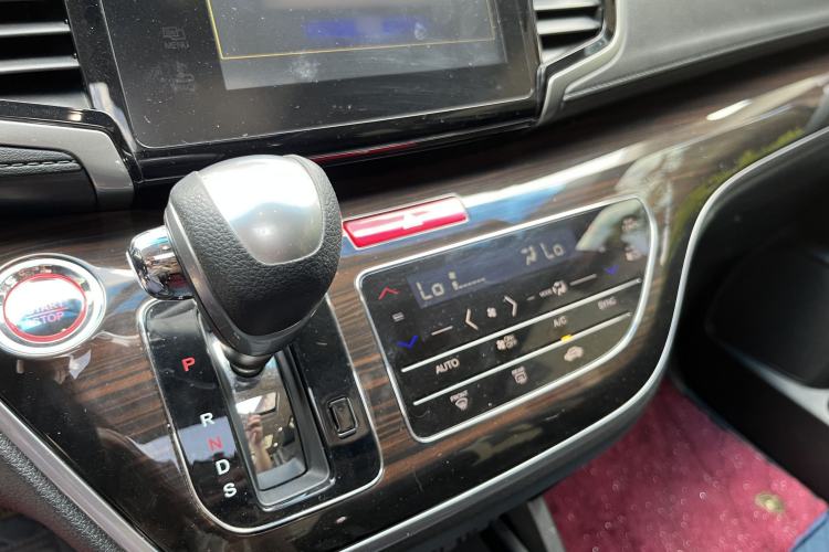 Used Honda Odyssey 2018 2.4L Luxury Edition Interior 9