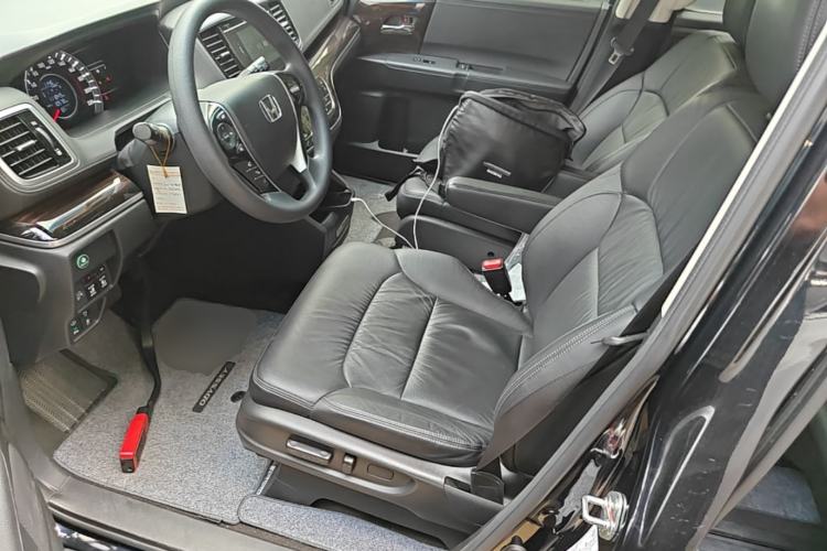 Used Honda Odyssey 2018 2.4L Luxury Edition Left Front Seat