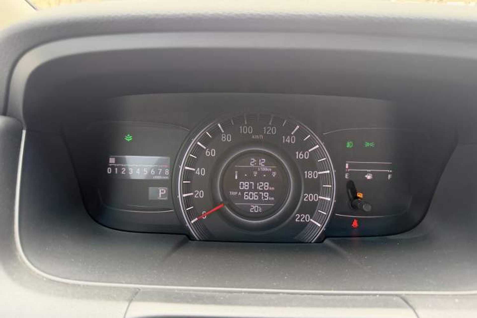 Used Honda Odyssey 2018 2.4L Luxury Edition Odometer Close Up