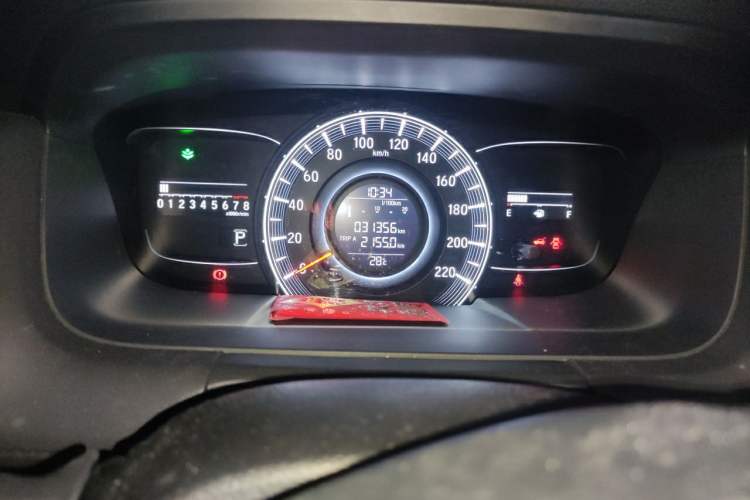 Used Honda Odyssey 2018 2.4L Luxury Edition Odometer Close Up