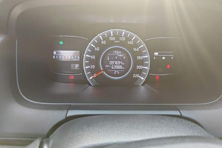 Used Honda Odyssey 2018 2.4L Luxury Edition Odometer Close Up