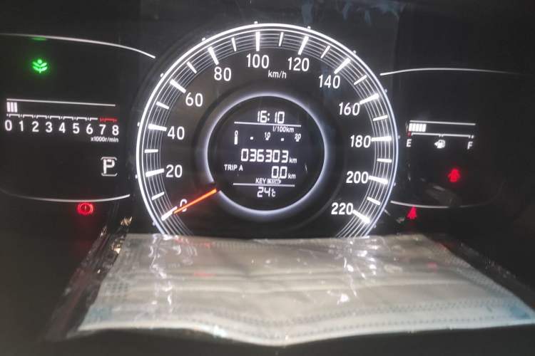 Used Honda Odyssey 2018 2.4L Luxury Edition Odometer Close Up