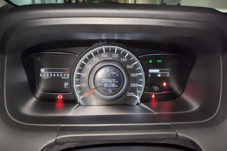 Used Honda Odyssey 2018 2.4L Luxury Edition Odometer Close Up