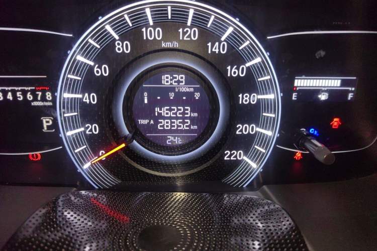 Used Honda Odyssey 2018 2.4L Luxury Edition Odometer Close Up