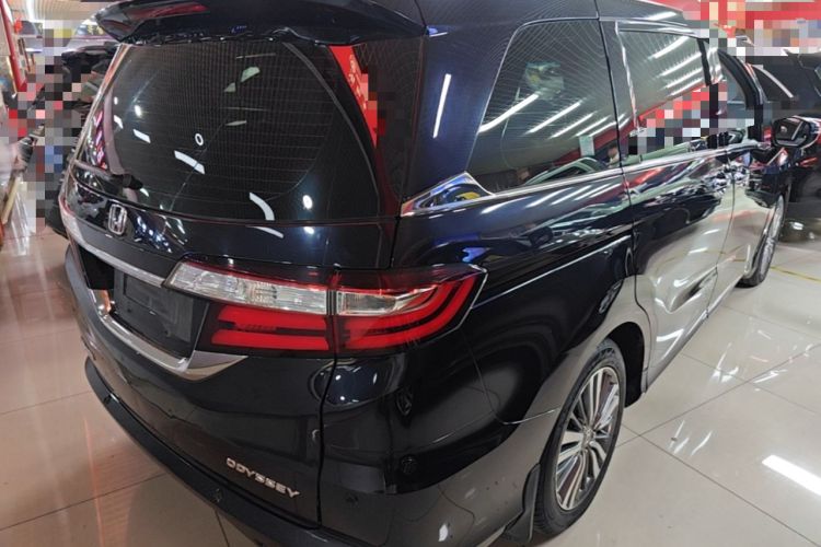 Used Honda Odyssey 2018 2.4L Luxury Edition Rear Right 45 Deg