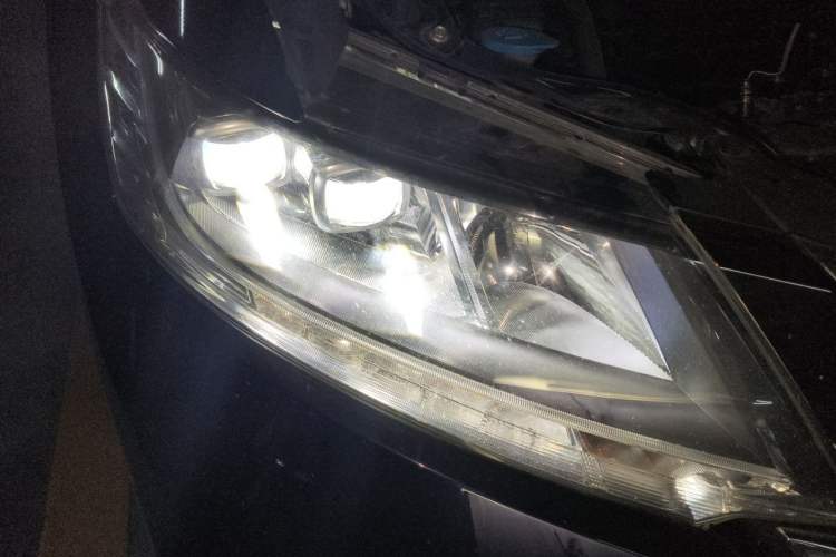 Used Honda Odyssey 2018 2.4L Smart Edition Right Front Headlight