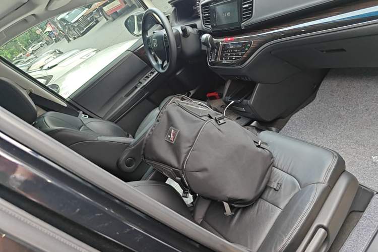 Used Honda Odyssey 2018 2.4L Luxury Edition Right Front Seat
