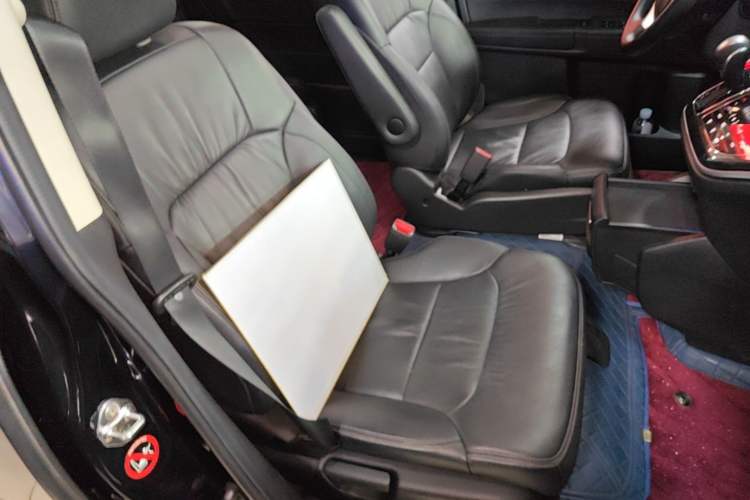 Used Honda Odyssey 2018 2.4L Luxury Edition Right Front Seat